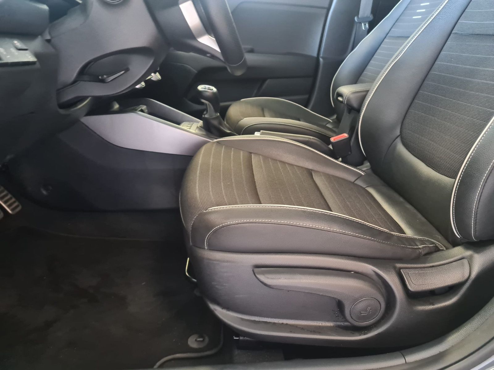 Fahrzeugabbildung Kia Rio GT-Line /1.HAND/WENIG KM/LED/KAMERA