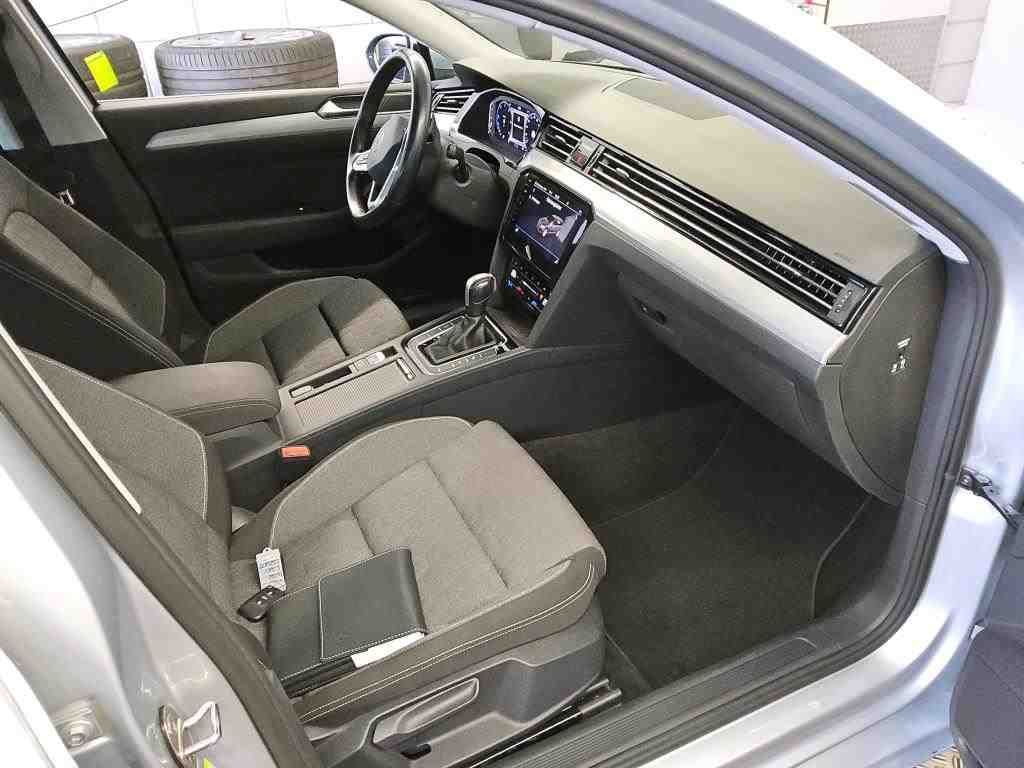 Fahrzeugabbildung Volkswagen Passat Variant TDI Business DSG Matrix AHK Navi