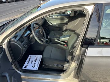 Fahrzeugabbildung SKODA Rapid Spaceback Cool Edition 1-HAND KLIMA PDC