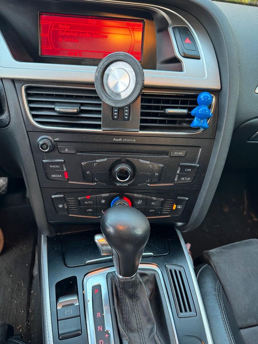 Audi A4 2009 — photo 12