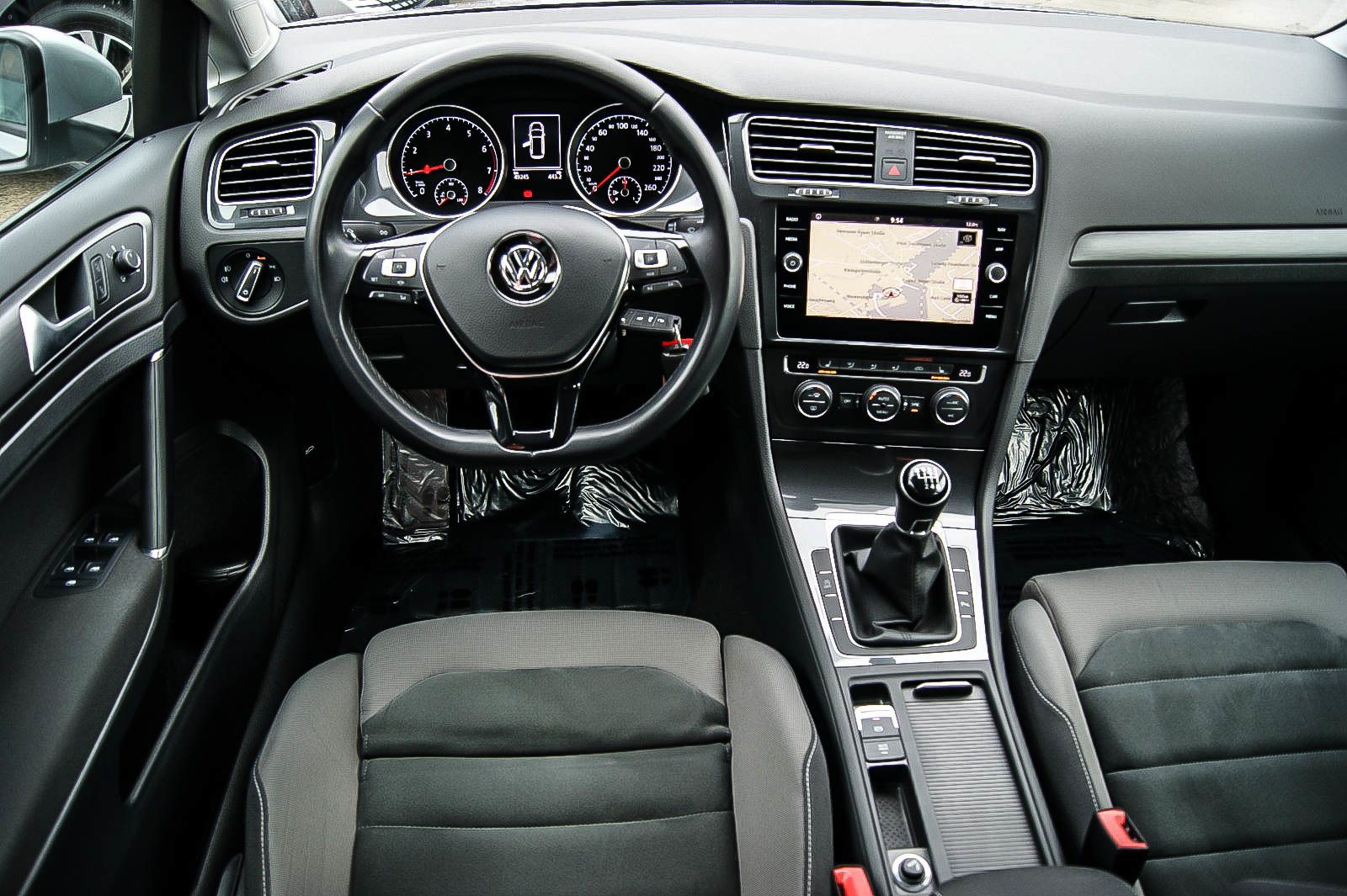 Fahrzeugabbildung Volkswagen Golf VII Variant Comfortline LED ACC SIHZG 1HAND