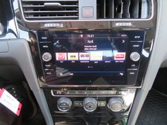 VW Golf VII 1.5 TSI Highline LED Comp.Media 17'' Sh VW Golf VII 1.5 TSI Highline LED Comp.Media 17'' Sh