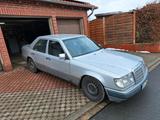 Mercedes-Benz Mercedes 220E - Mercedes-Benz 220 aus 1993