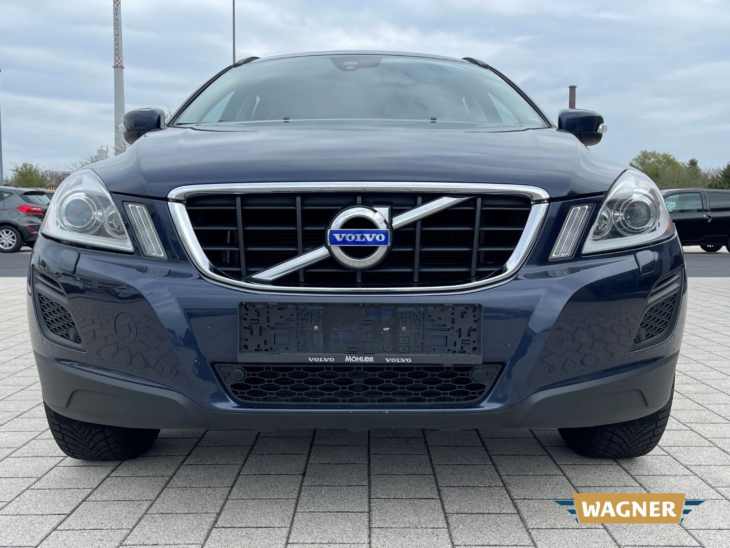 Fahrzeugabbildung Volvo XC60 Momentum 2WD T5 Automatik Sitzheizung