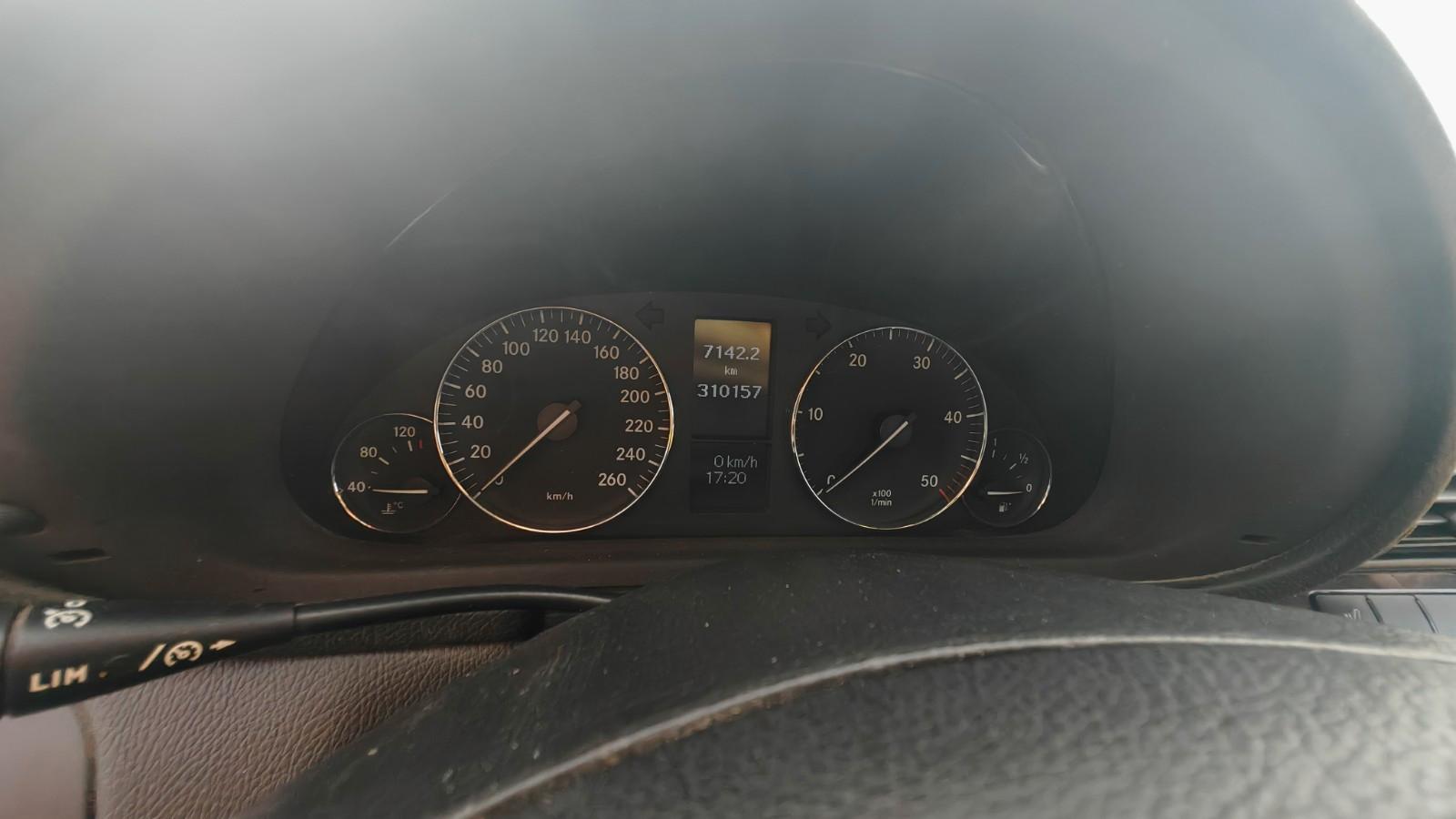 Mercedes-Benz C200 2005 — photo 14