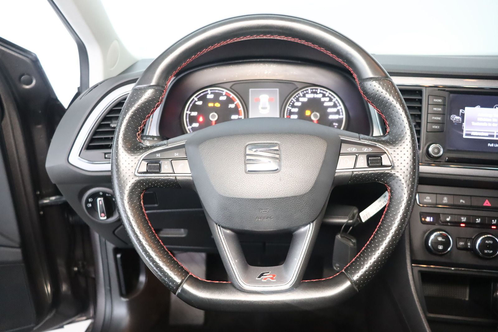 Fahrzeugabbildung SEAT Leon ST 1.4 FR * Navi * LED * HU/AU neu