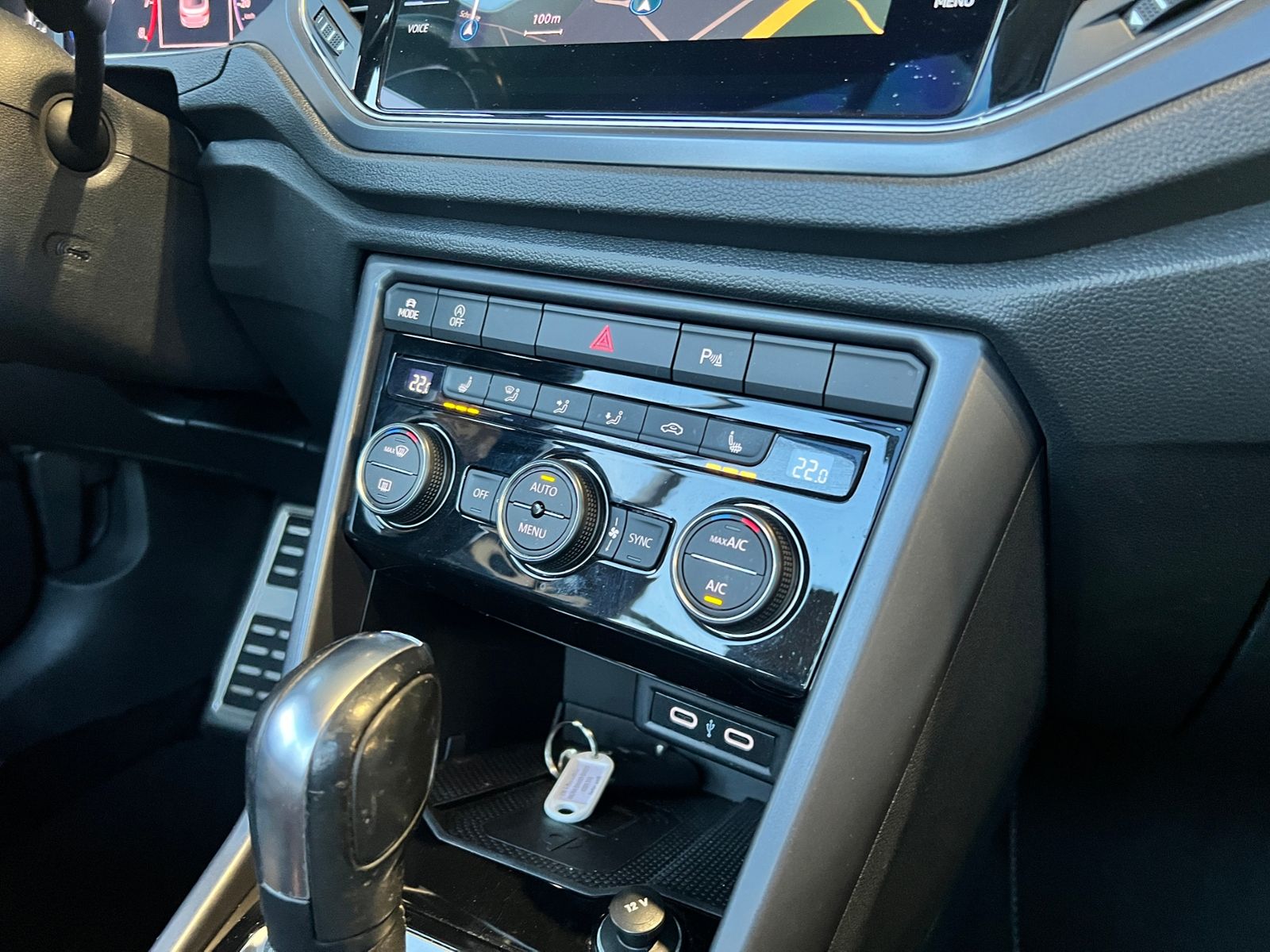 Fahrzeugabbildung Volkswagen T-Roc Cabrio R-Line Black AHK BEATS NAVI SHZ