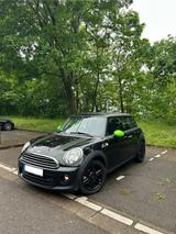 MINI One 72KW Brick Lane Alien Green Brick Lane A...