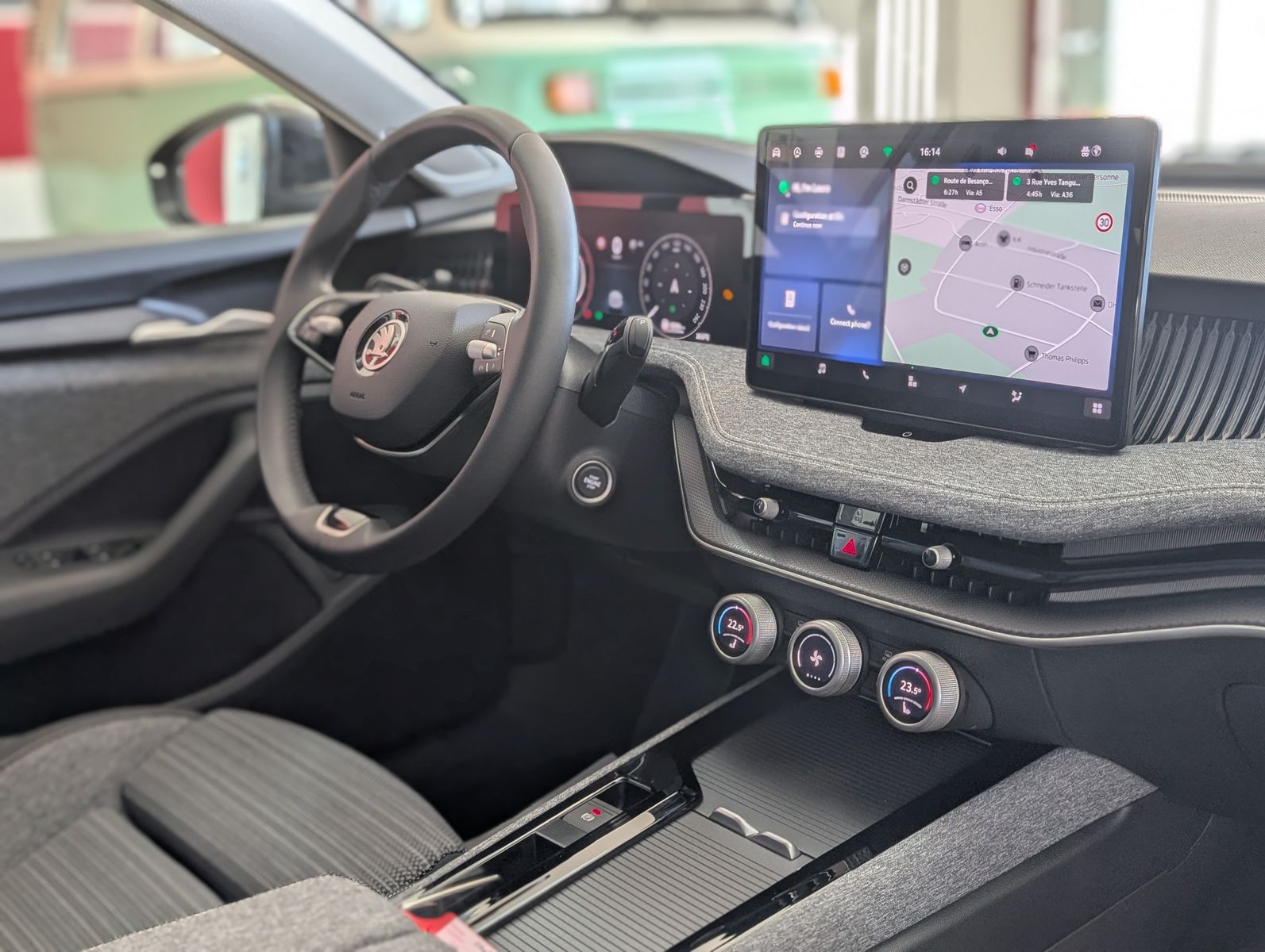 Fahrzeugabbildung SKODA Superb IV 2.0TDI DSG 4x4 MATRIX ACC NEUES MODELL