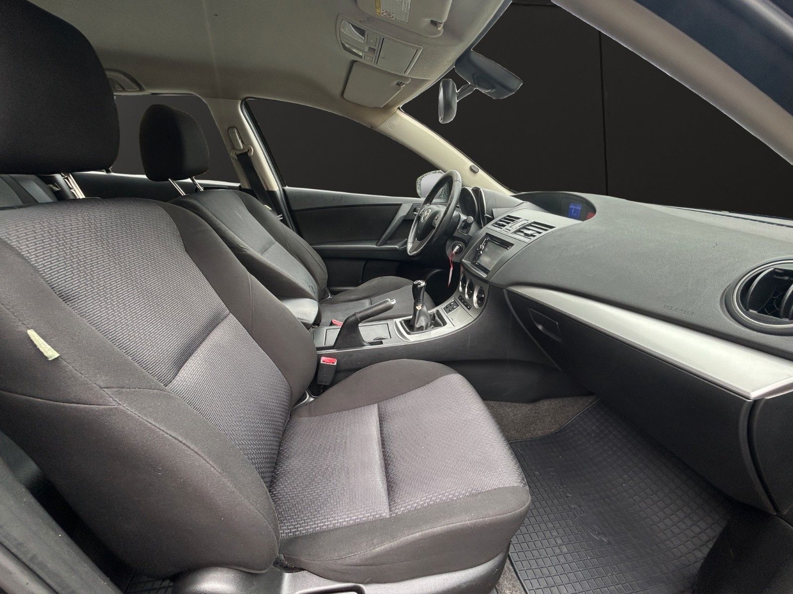 Fahrzeugabbildung Mazda 3 Lim. Center-Line/Service Neu/Navi/Sitzheizung/