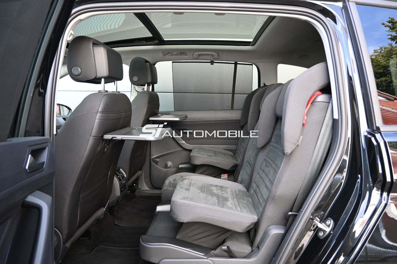 Fahrzeugabbildung Volkswagen Touran 1.5 TSI DSG °ACC°AHK°PANO°STHEIZ°MASSAGE°