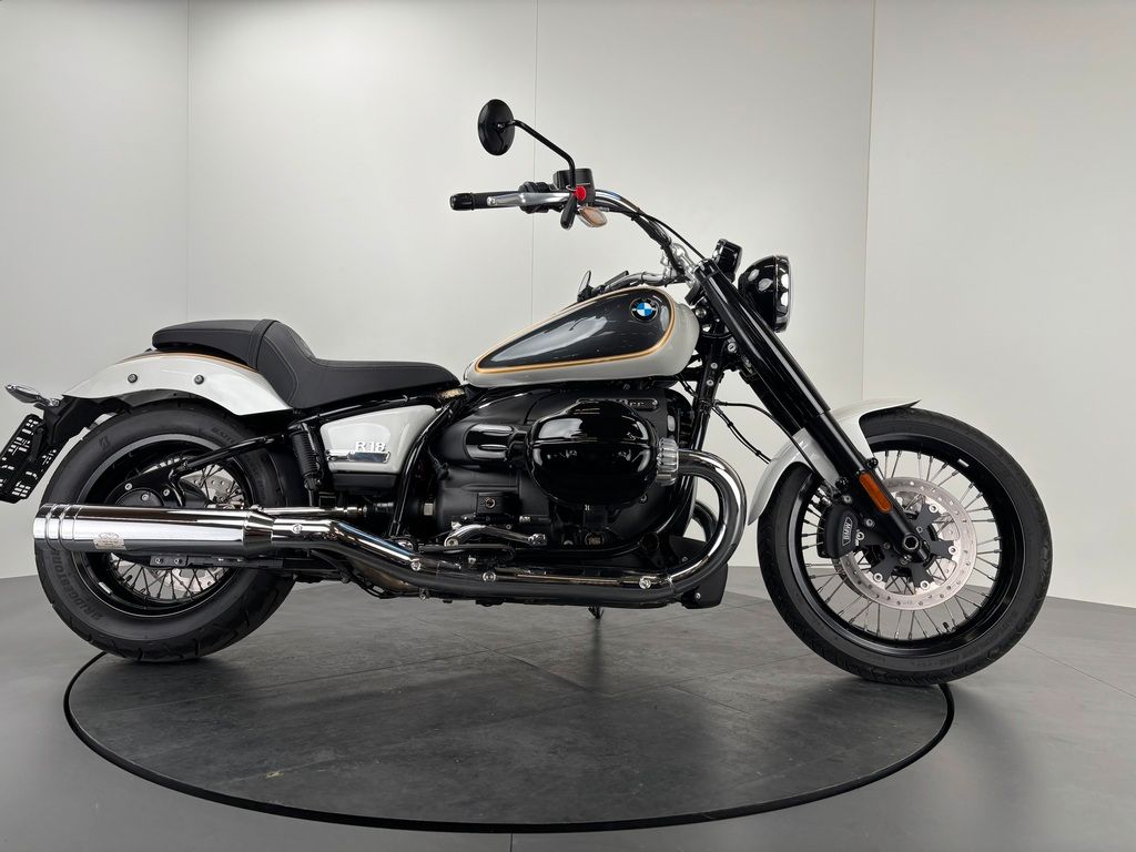 Fahrzeugabbildung BMW R18 *JEKILL&HYDE-AUSPUFF *BEACHBAR-LENKER