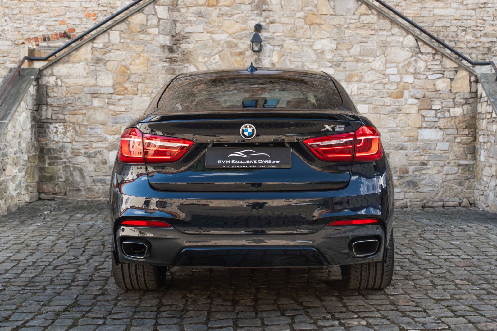 Fahrzeugabbildung BMW X6 xDrive35i M HUD H&K 360° LED TOTW PDC