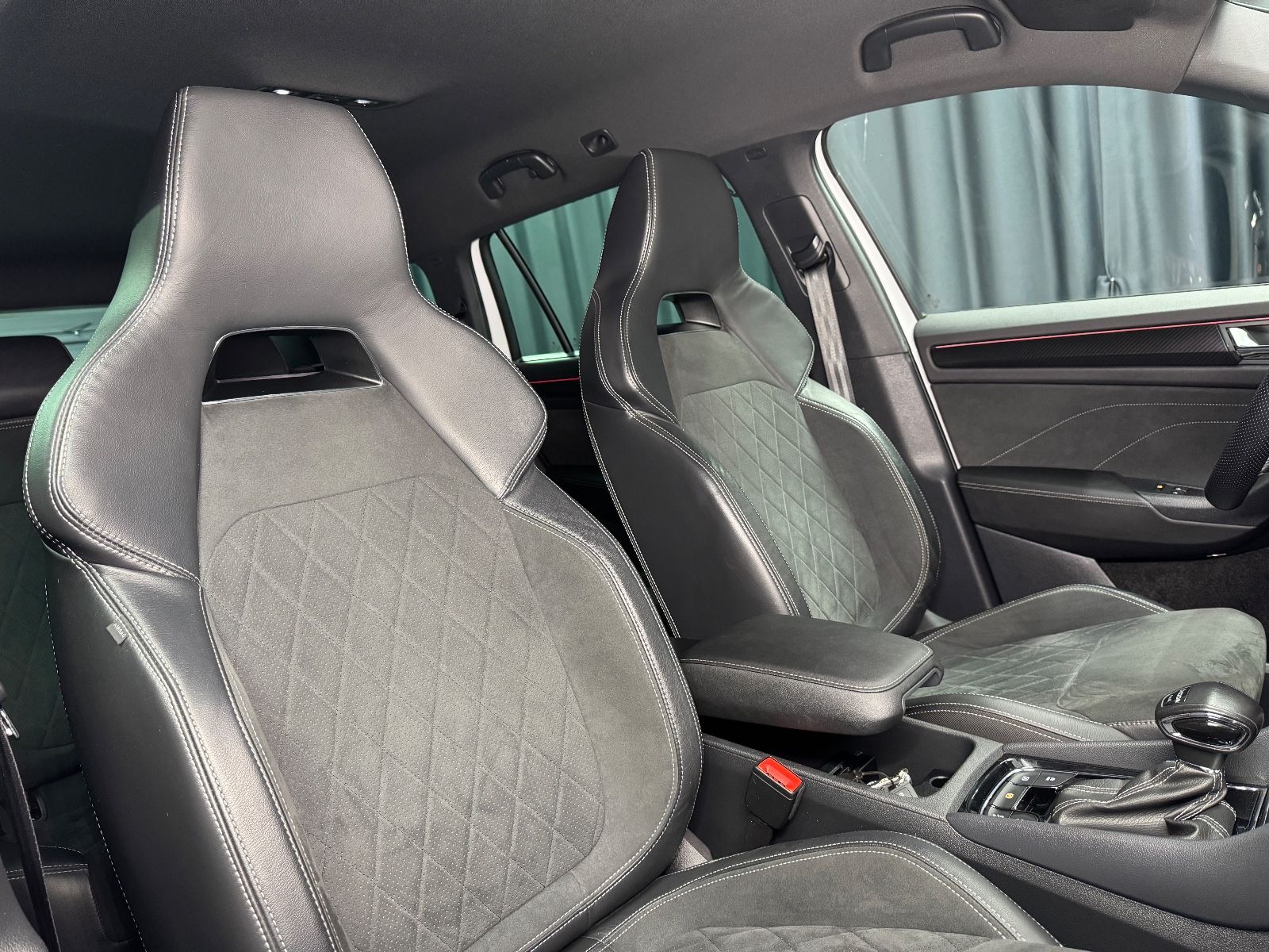 Fahrzeugabbildung SKODA Kodiaq Sportline 4x4|DSG|7-SITZER|AHK|ACC