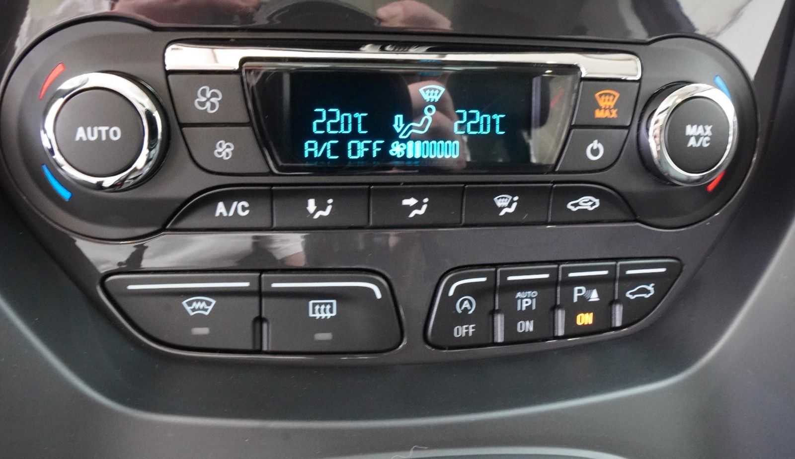 Fahrzeugabbildung Ford Kuga Individual *1.Hand*Autom.*Navi*Leder*Kamera