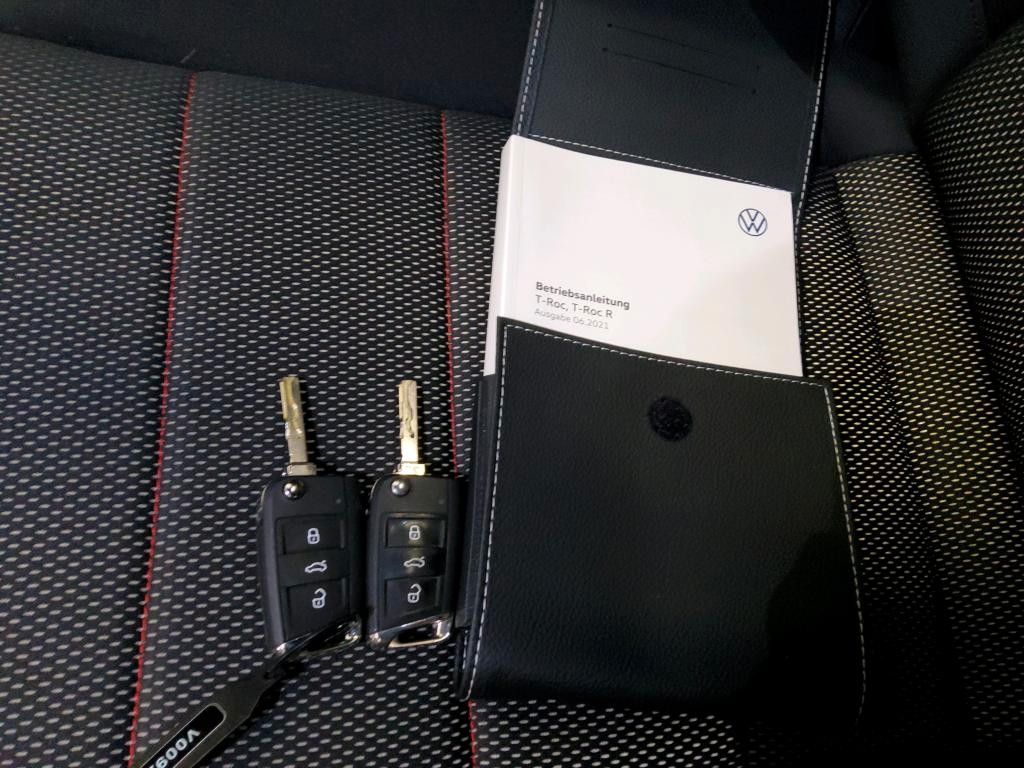 Fahrzeugabbildung Volkswagen T-Roc SPORT R-LINE PANONAVI BEATS SITZH. 1H