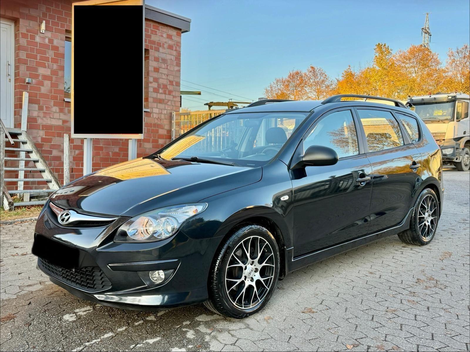 Hyundai i30 2011 — салон