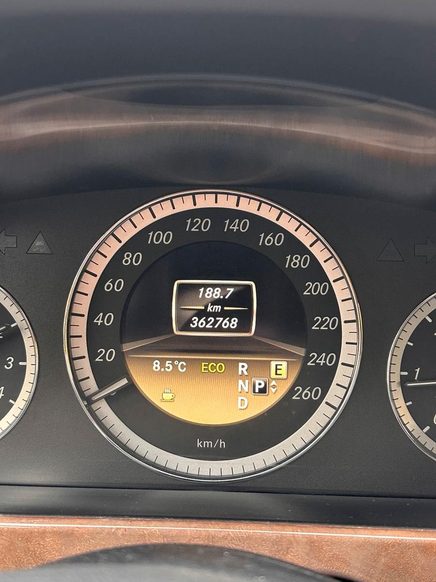 Mercedes-Benz E220 2012 — photo 9