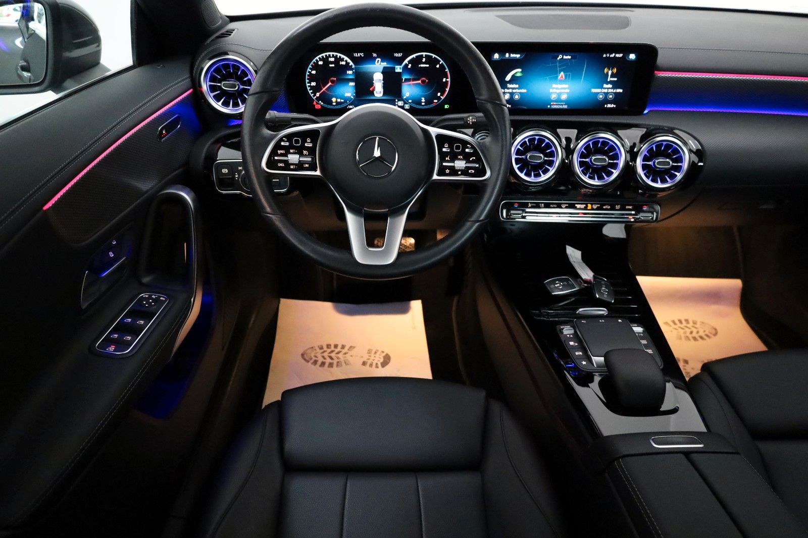 Fahrzeugabbildung Mercedes-Benz CLA 200 d Coupe Leder,Navi,LED,SH,Kamera,AHK