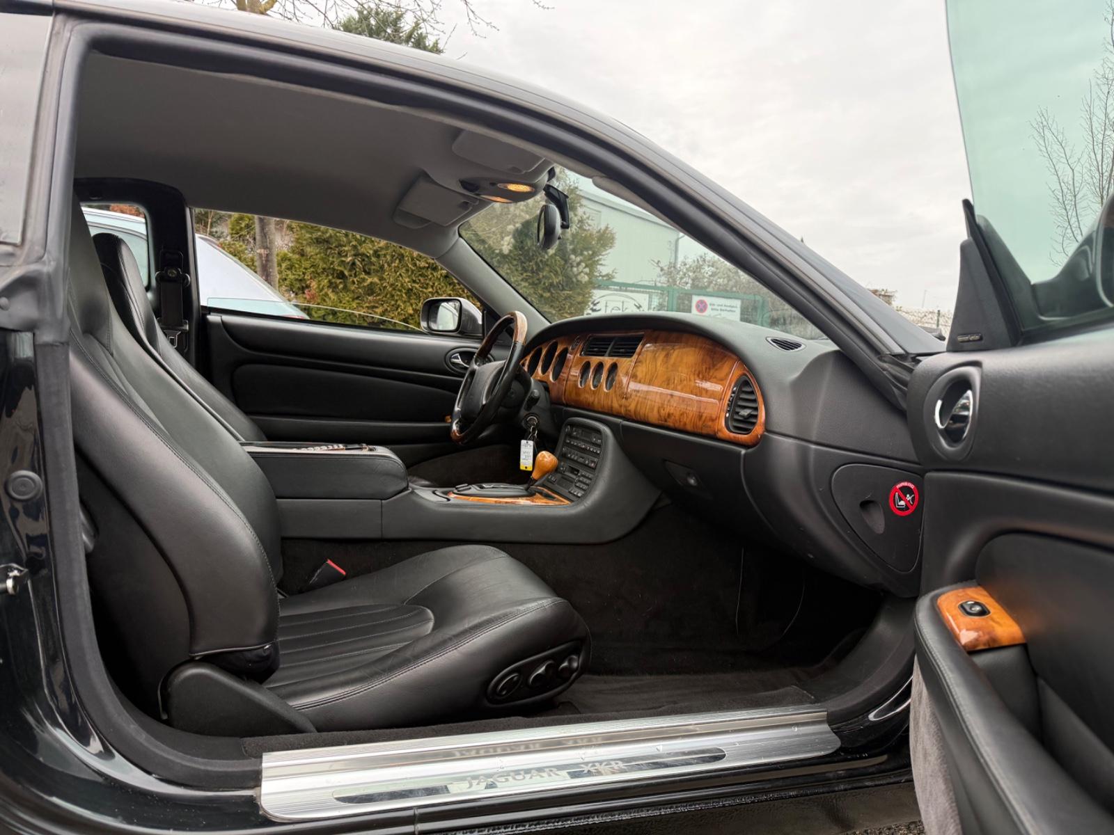 JAGUAR XKR - V8 COUPE - 363 CV - VOLANT EN CUIR