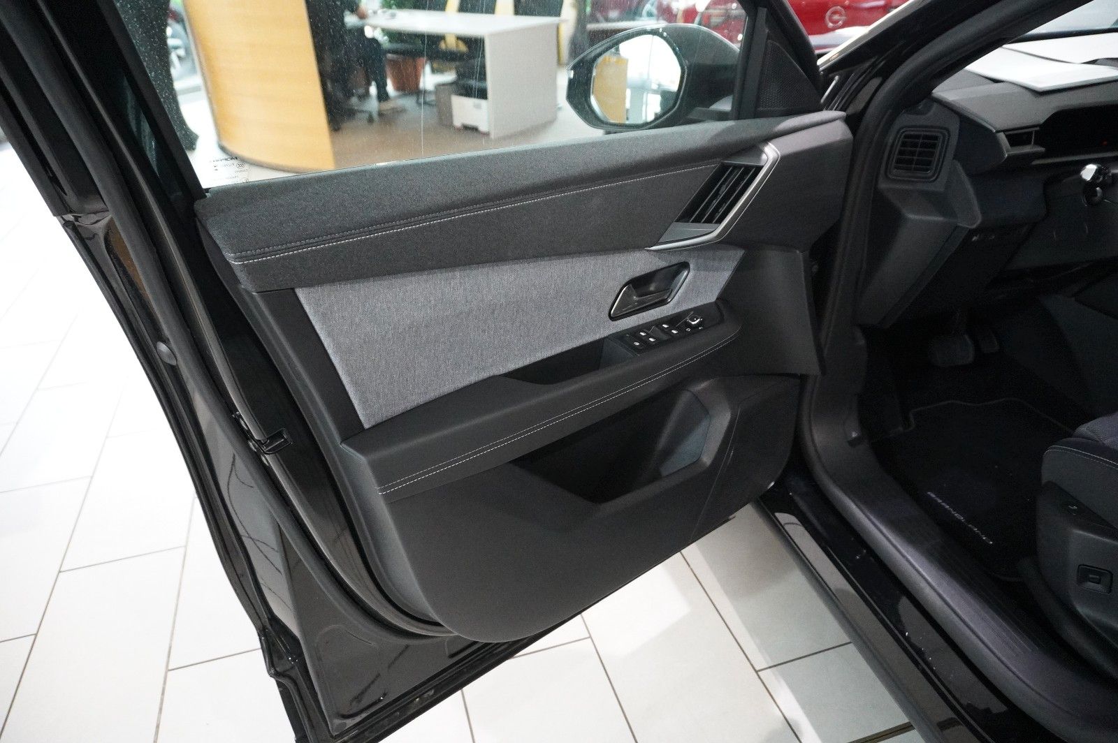 Fahrzeugabbildung Opel Grandland 1.2 48V HYBRID NAVI/LED/KAMERA/DAB+
