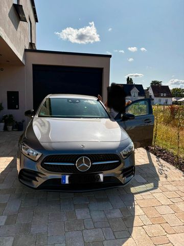 MERCEDES-BENZ Mercedes A250e spritsparend Hybrid Scheckh...