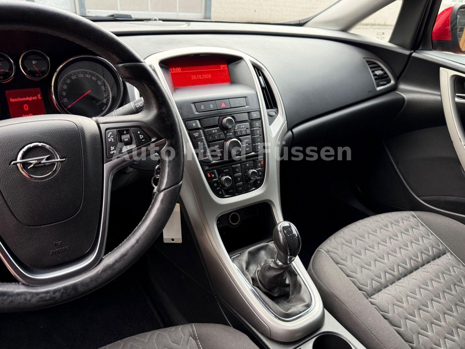 Opel Astra 2013 — фото 15