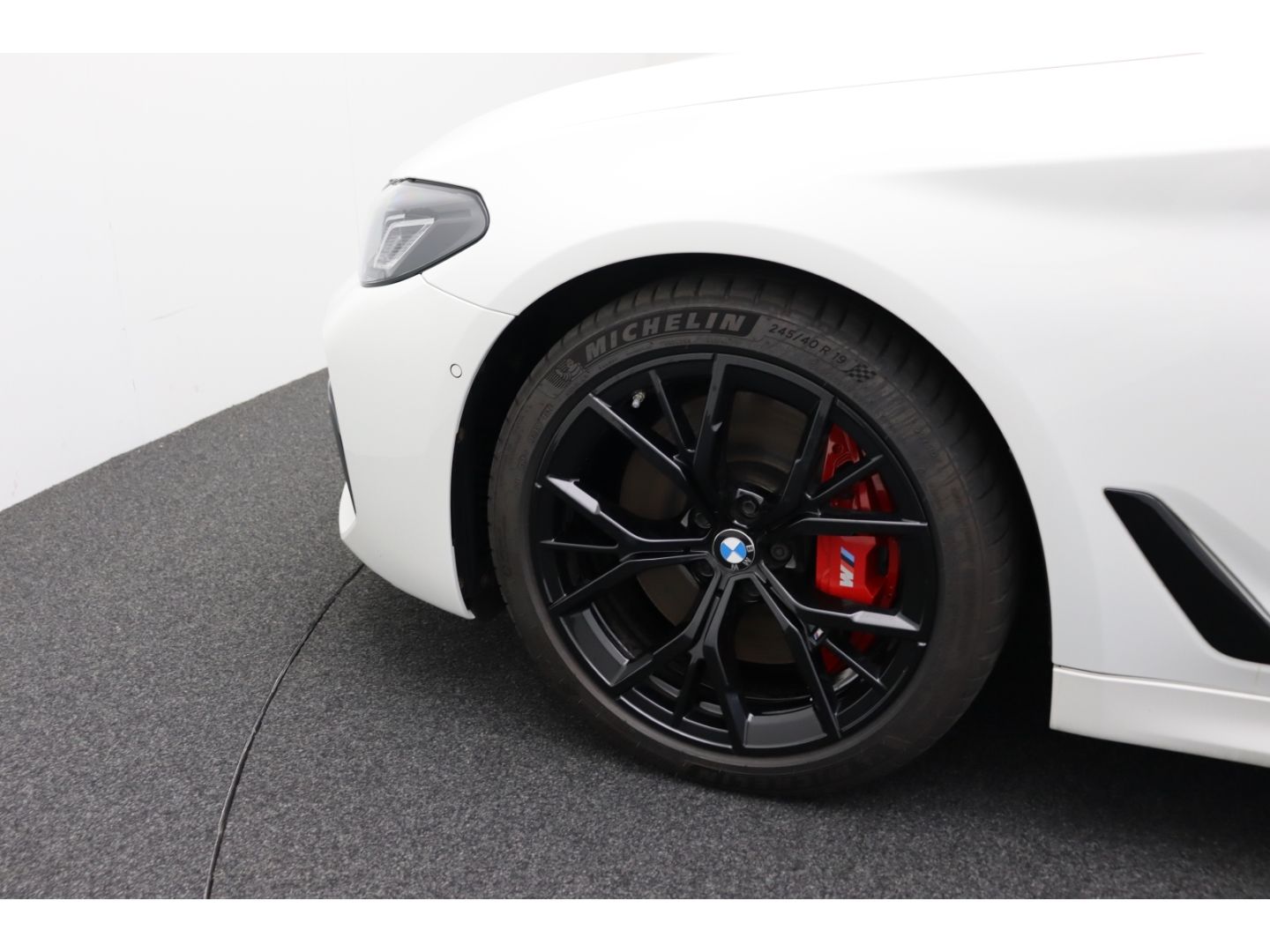 Fahrzeugabbildung BMW 540 d xDrive M Sport Touring Park-Assistent AHK