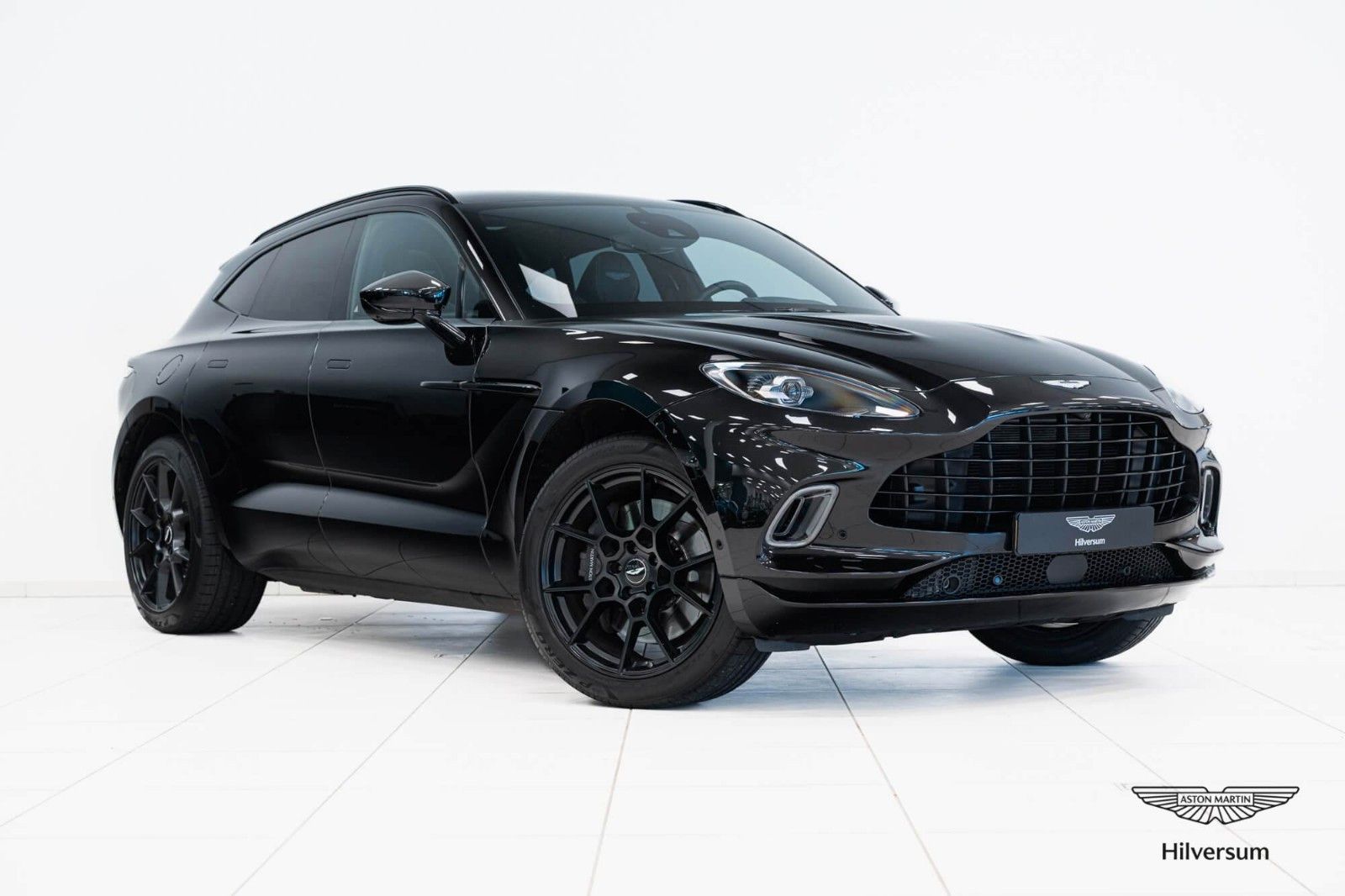 ASTON MARTIN DBX
