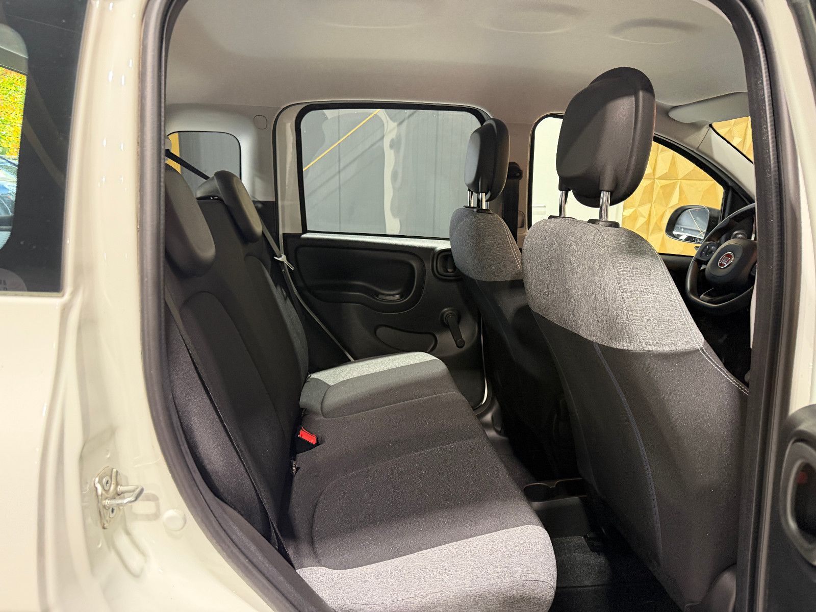 Fahrzeugabbildung Fiat Panda /KLIMA/4-TÜRER/DAB/ALLWETTER/1-HAND