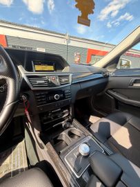 Mercedes E 200 - 11