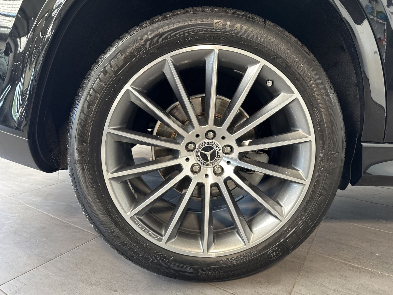 Fahrzeugabbildung Mercedes-Benz GLE 350d 4Matic AMG-Line NAV+LED+AHK+PANO+DISTRO