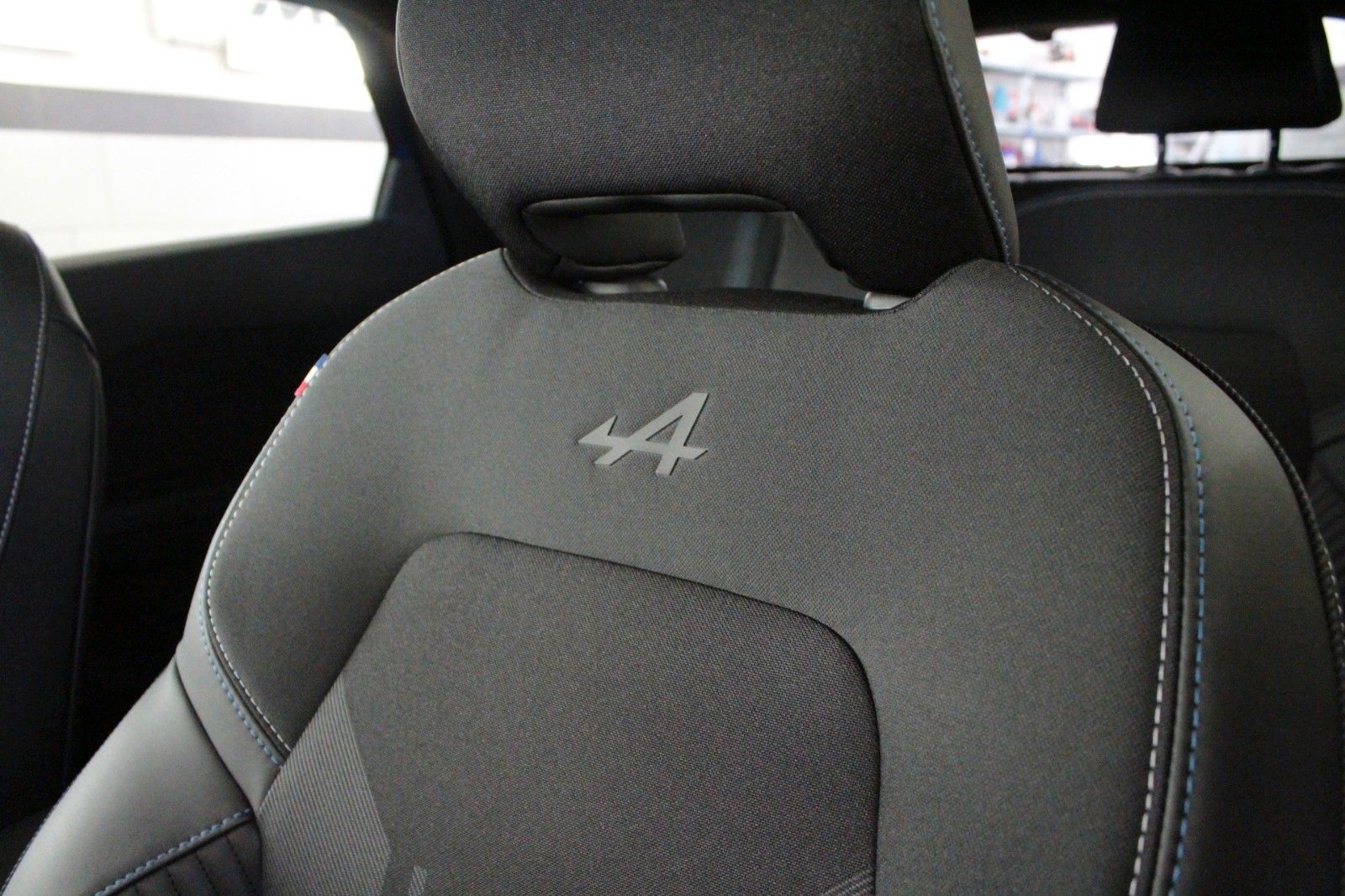Fahrzeugabbildung Renault Captur Mild Hybrid 160 EDC Esprit Alpine