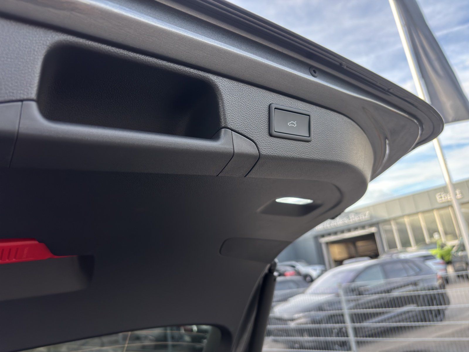 Fahrzeugabbildung SKODA Superb Combi Sportline 2,0 TSI 150 kW DSG