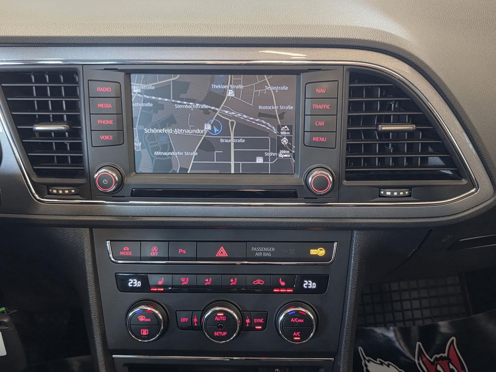 Fahrzeugabbildung SEAT Leon 1.8 TSI DSG ST FR/LED/Navi//Pano/Carplay