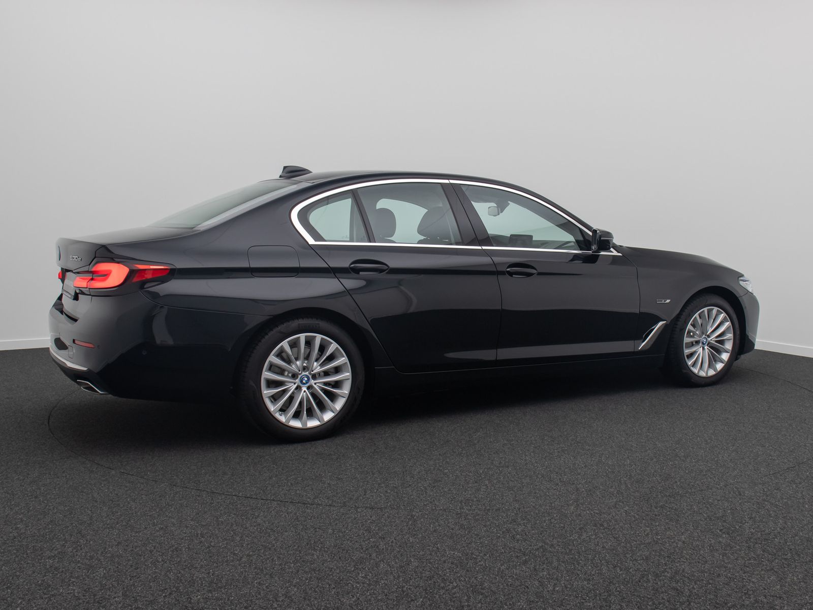 Fahrzeugabbildung BMW 530e Luxury Line ACC Laser 360° HUD DAB Sport