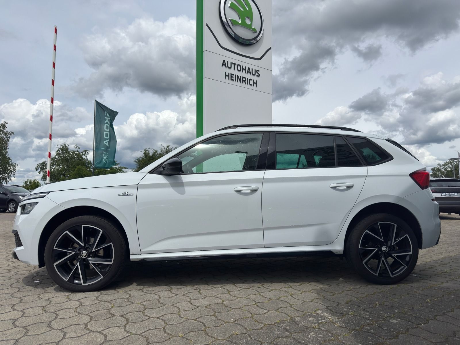 Fahrzeugabbildung SKODA Kamiq 1.5 TSI Monte Carlo*AHK*RFK*ACC*eHeck