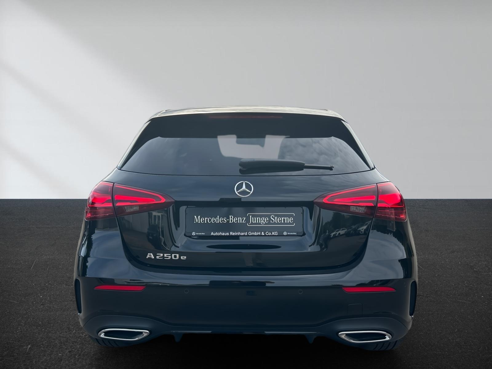 Mercedes-Benz A 250 e AMG+Night+Advanced+Sound+AHK+Distr+Kam
