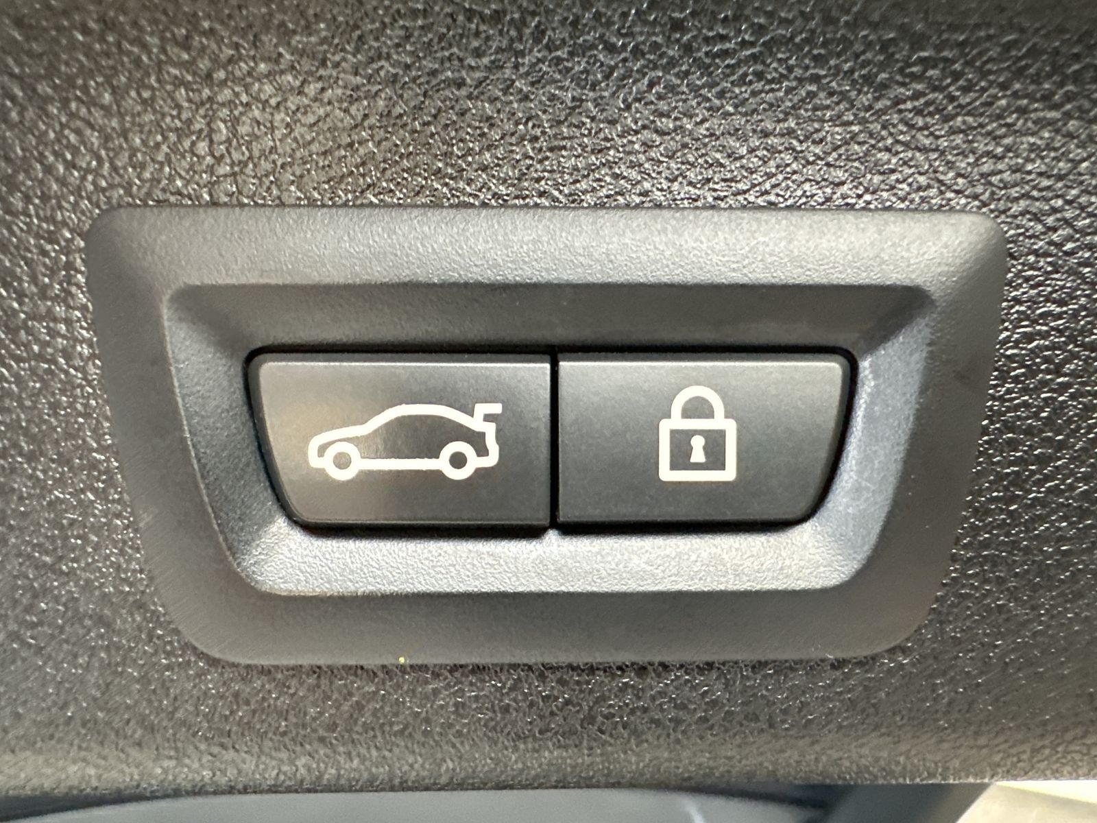 Fahrzeugabbildung BMW 530d Touring xDrive M-Sport NAV+LASER+AHK+PANORA