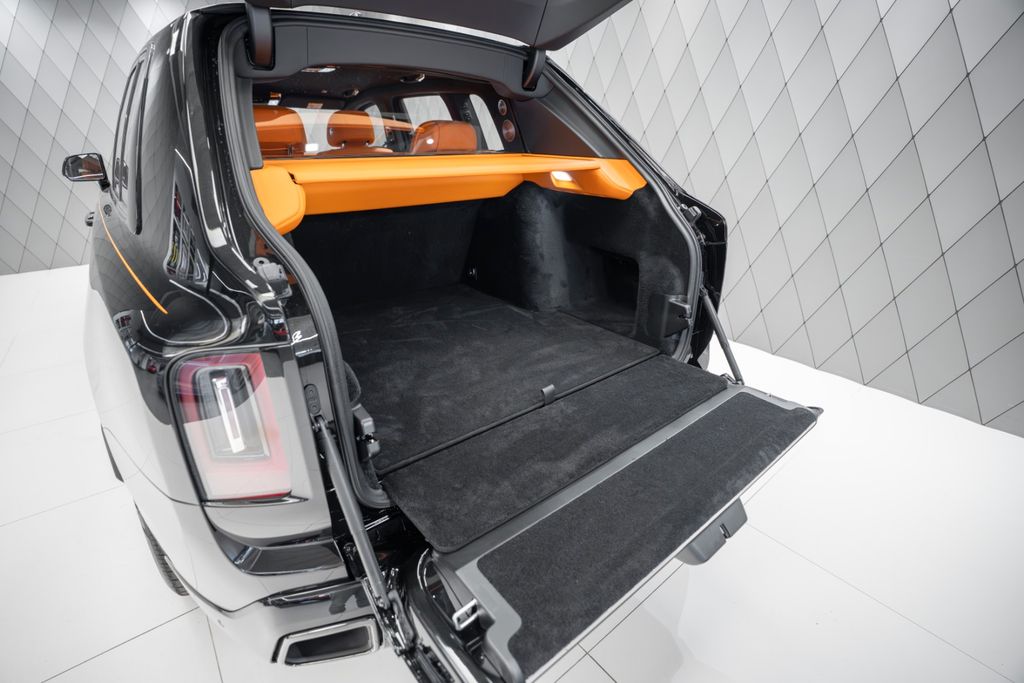 Cullinan BLACK BADGE 2026 BLACK/ORANGE FOOTREST - Bild 36
