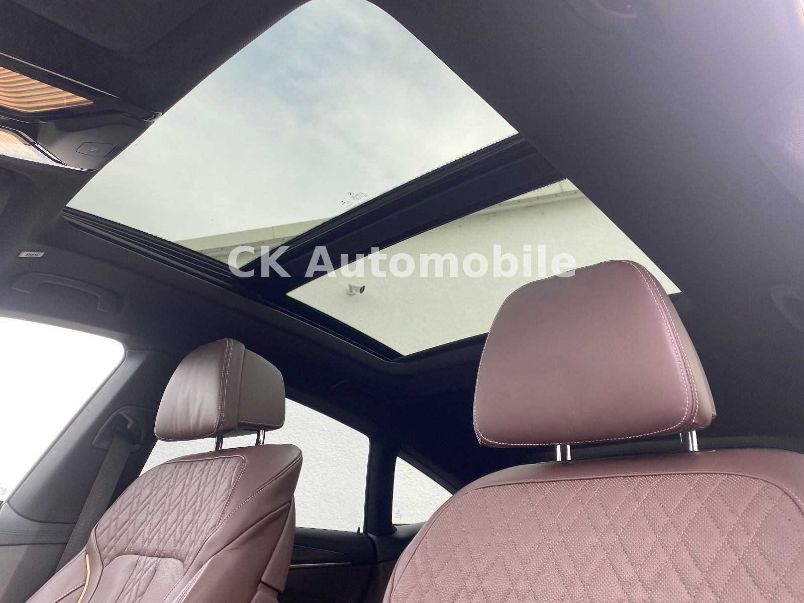 Fahrzeugabbildung BMW 640d GT xDrive Luxury Line/Navi/Head-Up/Pano/LED