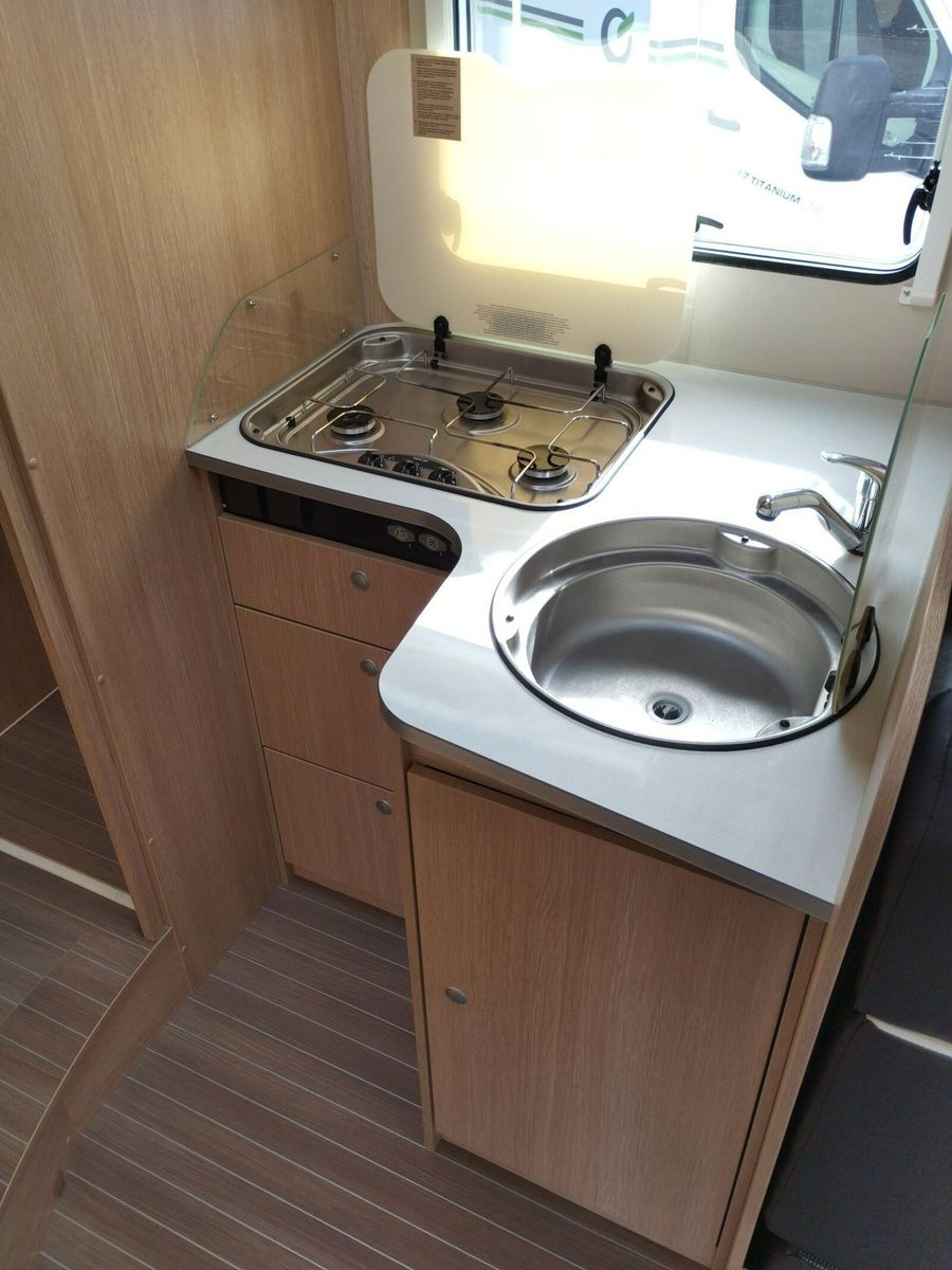 Fahrzeugabbildung Sunlight T 68 Radio, Rückfahrkamera