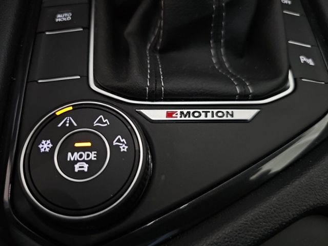 Fahrzeugabbildung Volkswagen Tiguan Allspace 2.0 TDI 4M DSG R-Line PANO MATRI