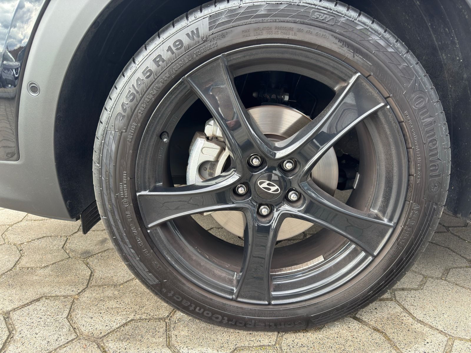 Fahrzeugabbildung Hyundai Tucson 2.0 CRDi 4WD Automatik*RFK*AHK*eHeck*NAVI