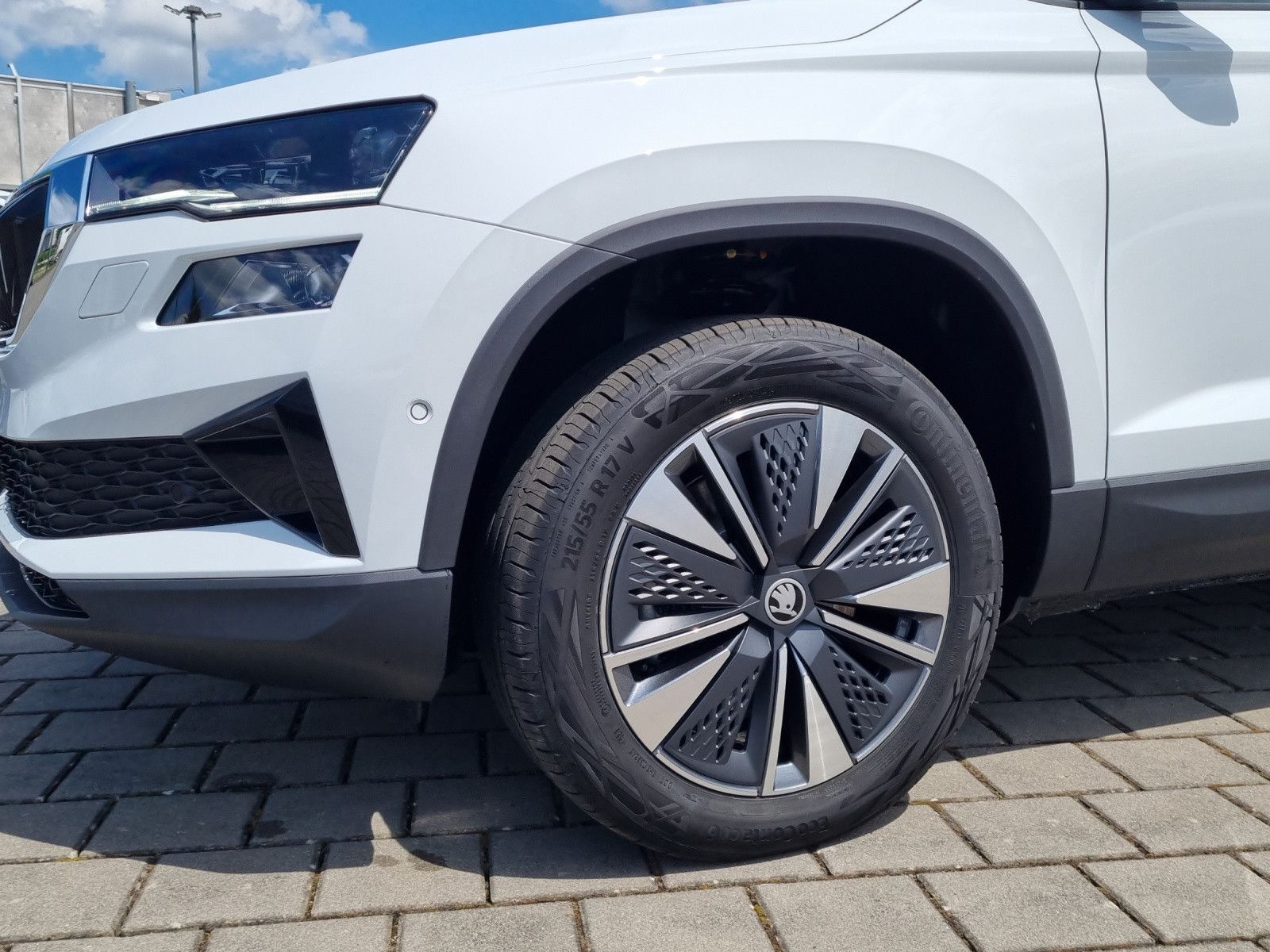 Fahrzeugabbildung SKODA Karoq Balance 2,0 TDI PANO Fahrassi Parken+