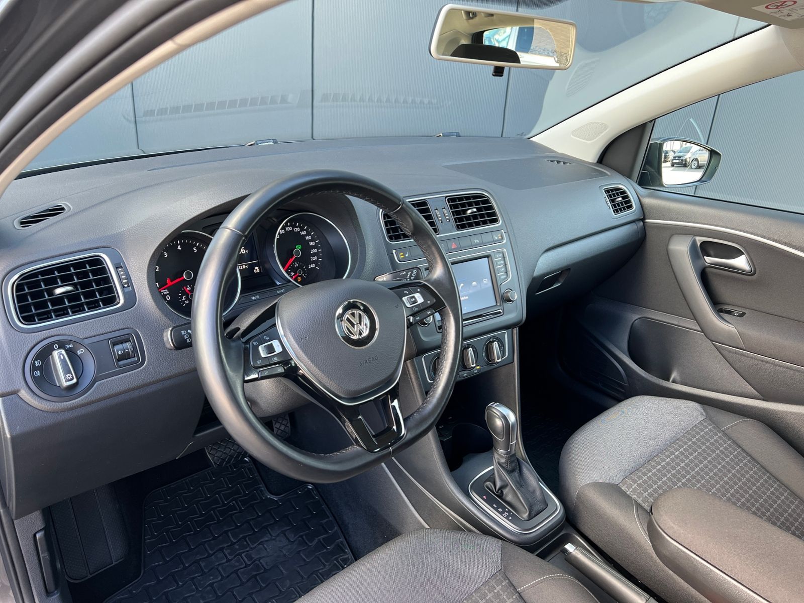 Fahrzeugabbildung Volkswagen Polo Comfortline 1.2 TSI DSG *Klima, Sitzhzg., P