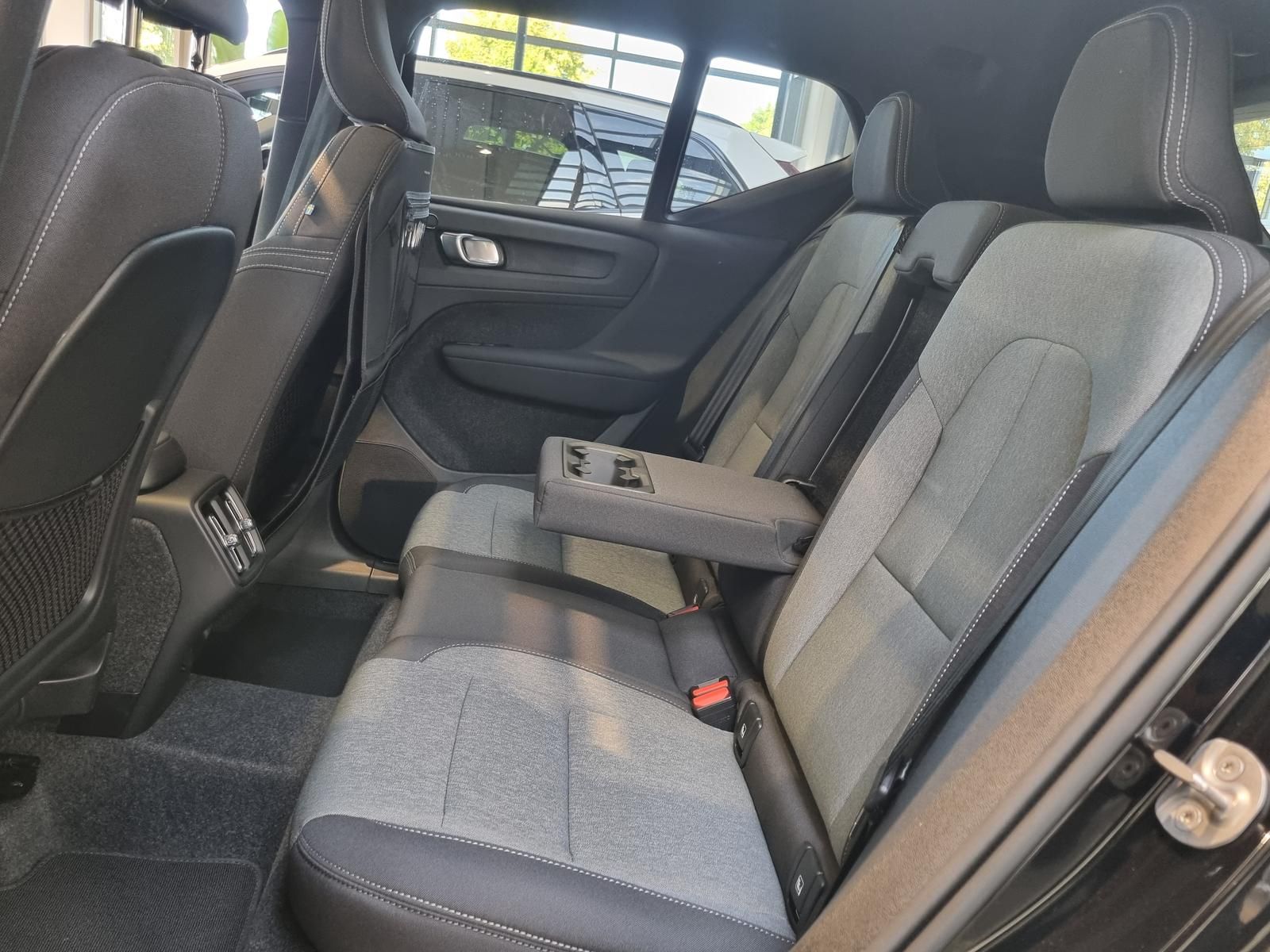 Fahrzeugabbildung Volvo XC40 B4 Plus Black Edition 'Panoramadach'
