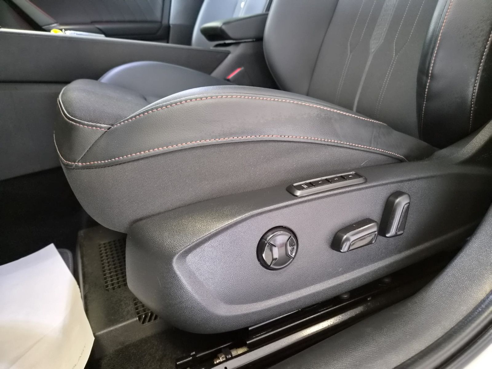 Fahrzeugabbildung CUPRA Leon VZ / PANO / LED / KAMERA / NUR 42TKM