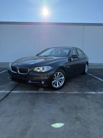 BMW 520i Scheckheft*Standhz*360°*2.Hand