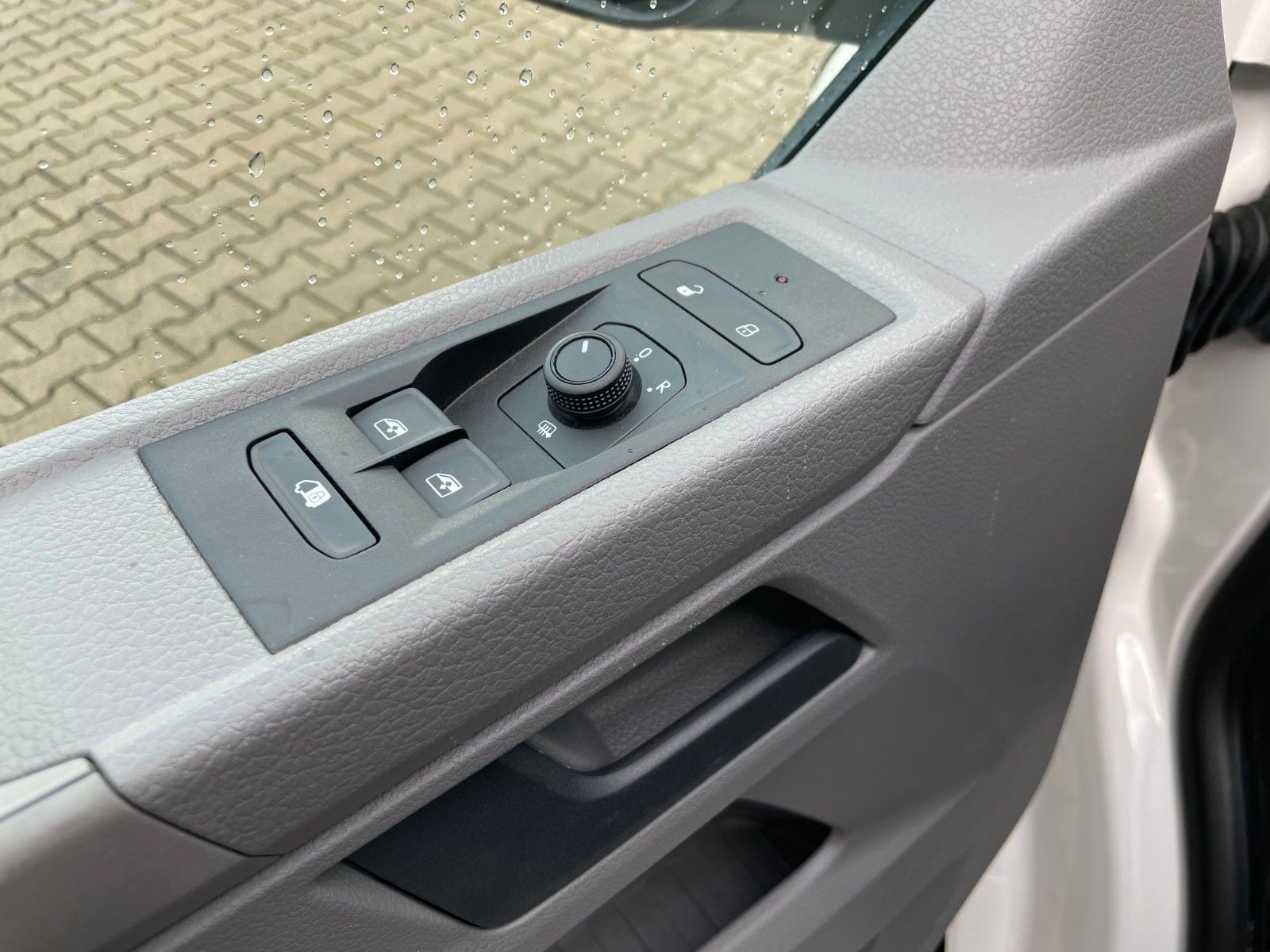 Fahrzeugabbildung Volkswagen T 6.1 Transporter  2.0 TDI  Klima PDC